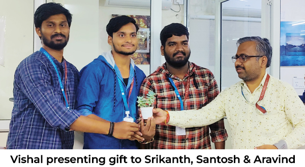 Vishal presenting gift to Srikanth, Santhosh & Aravind